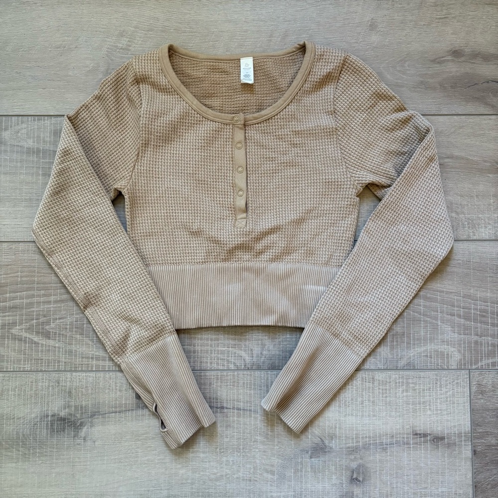 Aerie Oatmeal Long Sleeve Cropped Waffle Top - Picture 2 of 8
